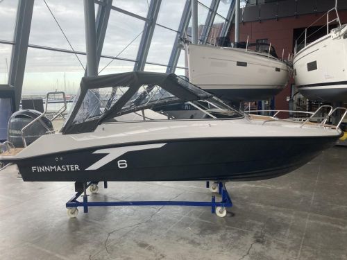 Finnmaster T6 Daycruiser Black cu Yamaha F200