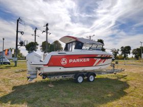 PARKER 760 Quest & Mercury F225 Verado demo boat 3 ore de functionare